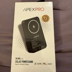Apex Pro Black Wireless Solar Charger